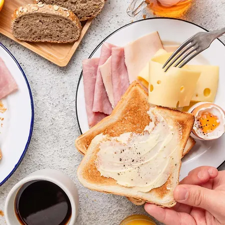 Ibis Budget Nantes Luce Отель