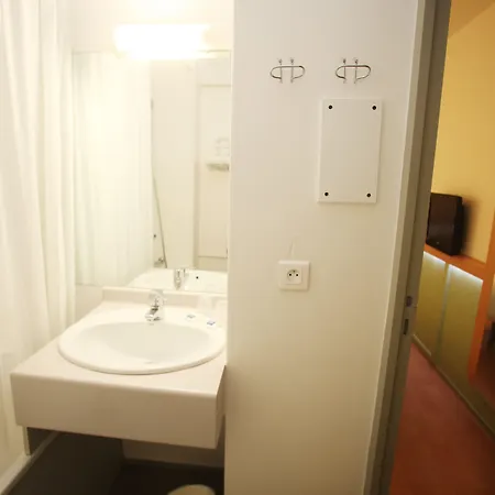 Отель Ibis Budget Nantes Luce 2*