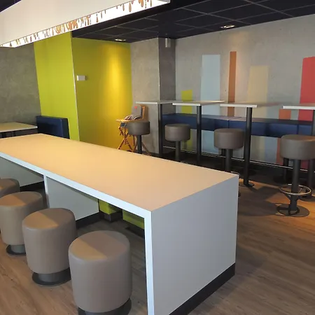 Ibis Budget Nantes Luce Отель