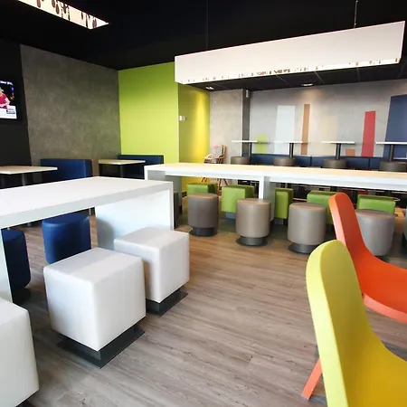 Hotel Ibis Budget Nantes Luce 2*